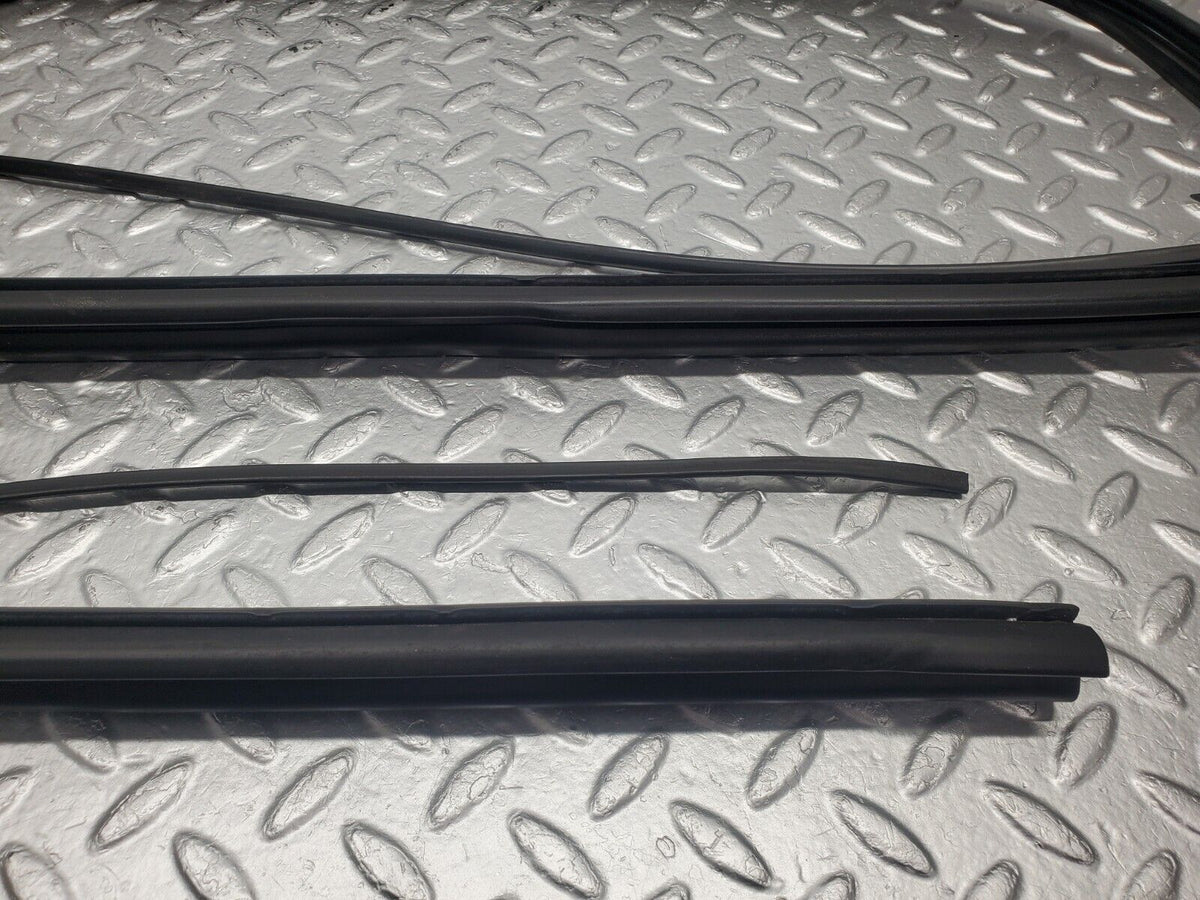 47218 Mercedes-Benz R129 320SL Coupe Front Windscreen Rubber Seal