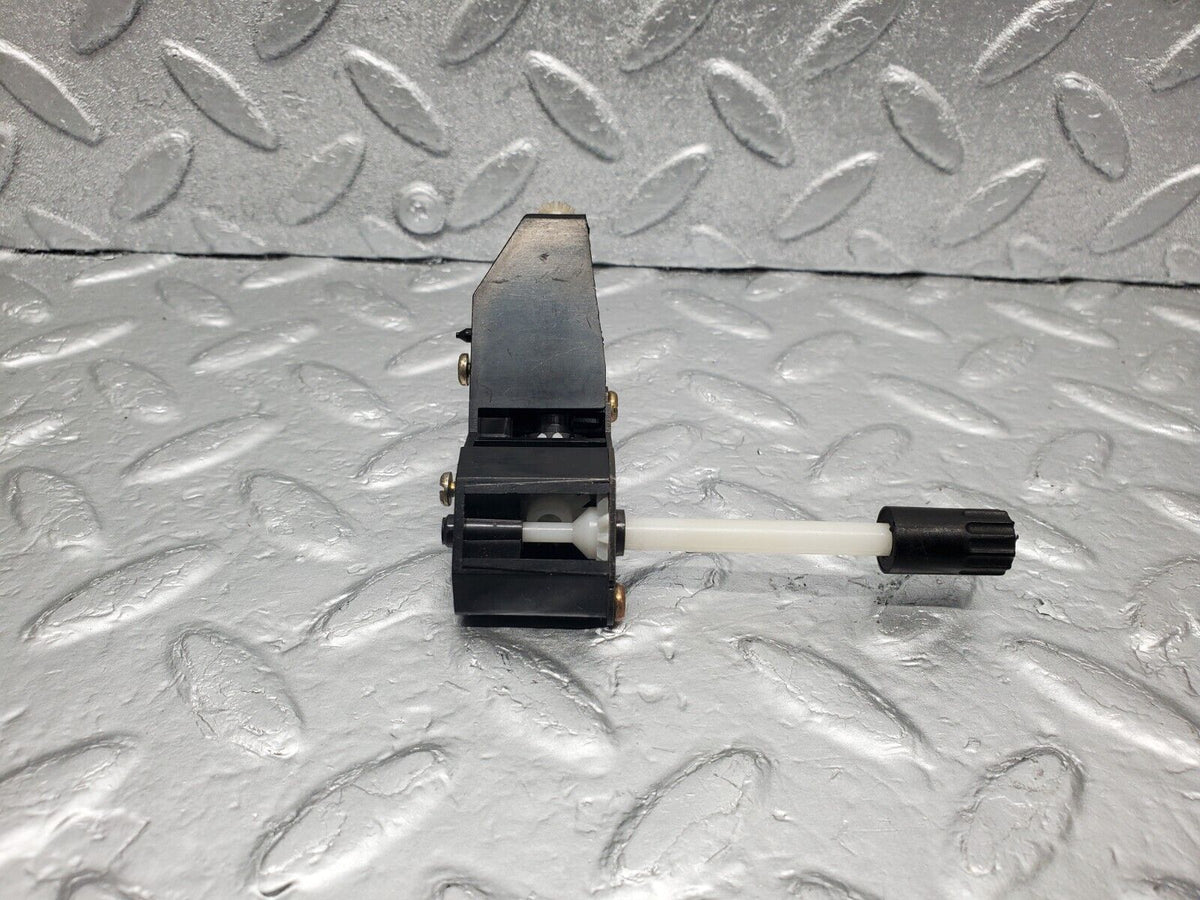 47611 Mercedes-Benz C126 500SEC Coupe Instrument Cluster Clock Adjuster