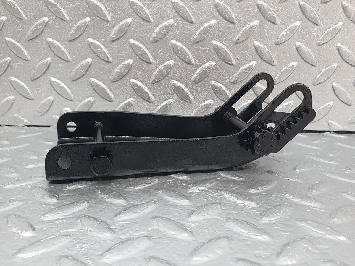43552 Mercedes-Benz C126 380SEC Coupe Alternator Generator Bracket
