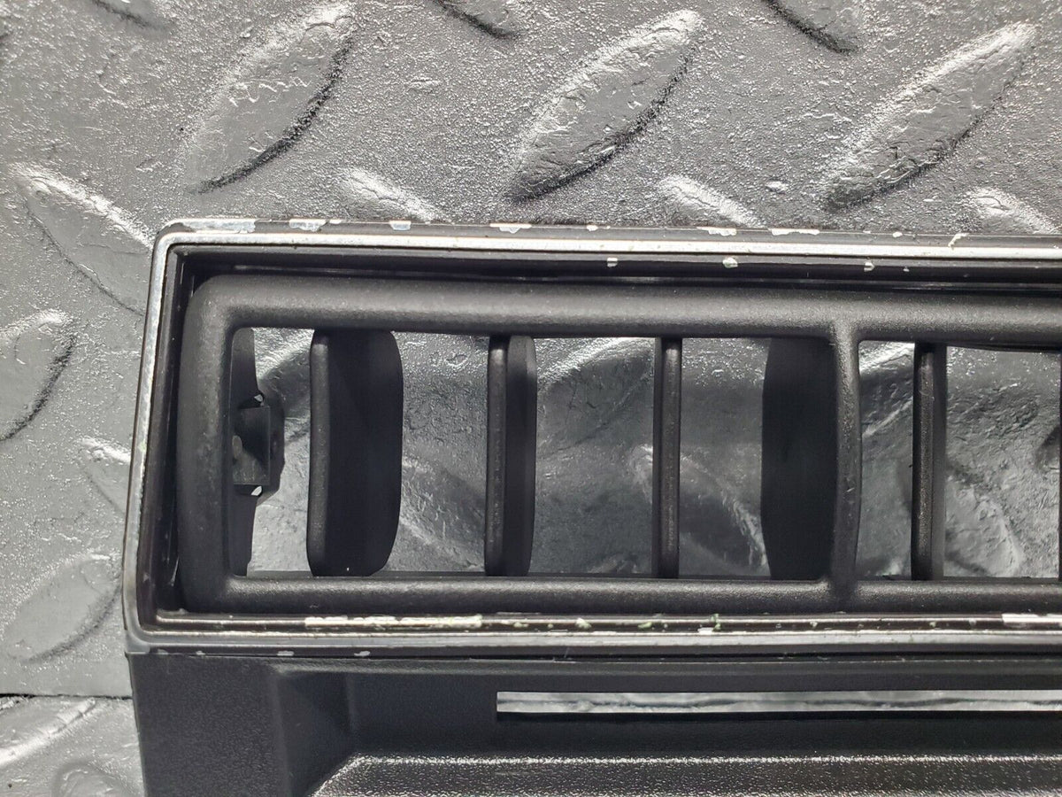47489 Mercedes-Benz C126 500SEC Coupe Centre Console Air Vent A1268300013