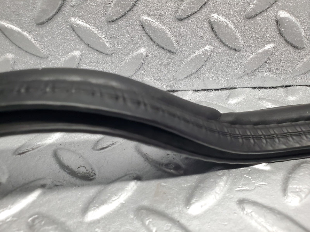 49385 Mercedes-Benz A124 320E Cabriolet Firewall Rubber Seal