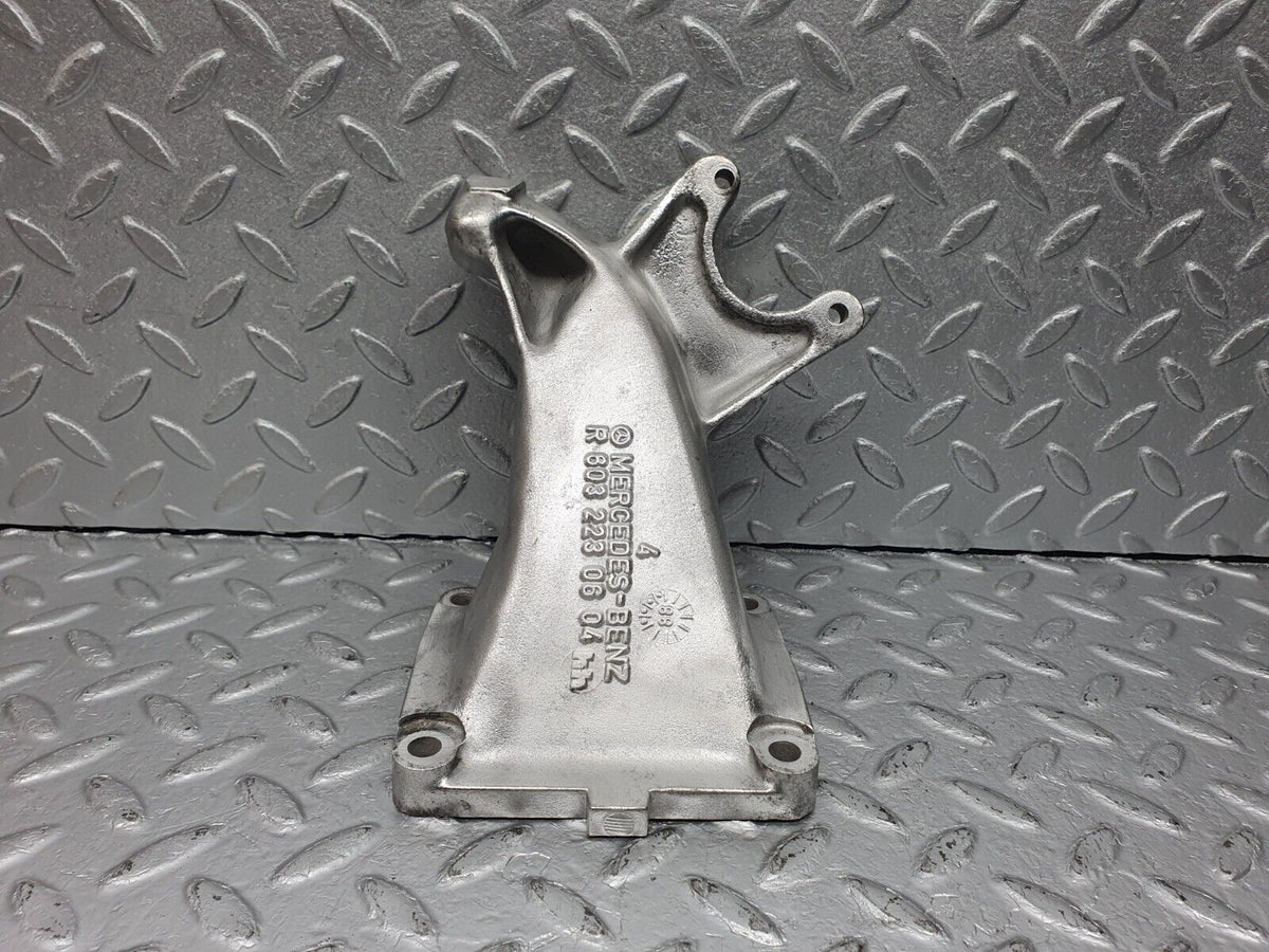 41011 Mercedes-Benz W126 300SE Engine Mount Bracket Left Side A6032230604