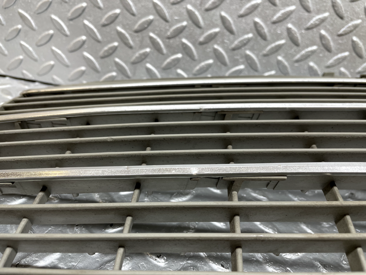 44249 Mercedes-Benz W123 280E Bonnet Grill A1238880923