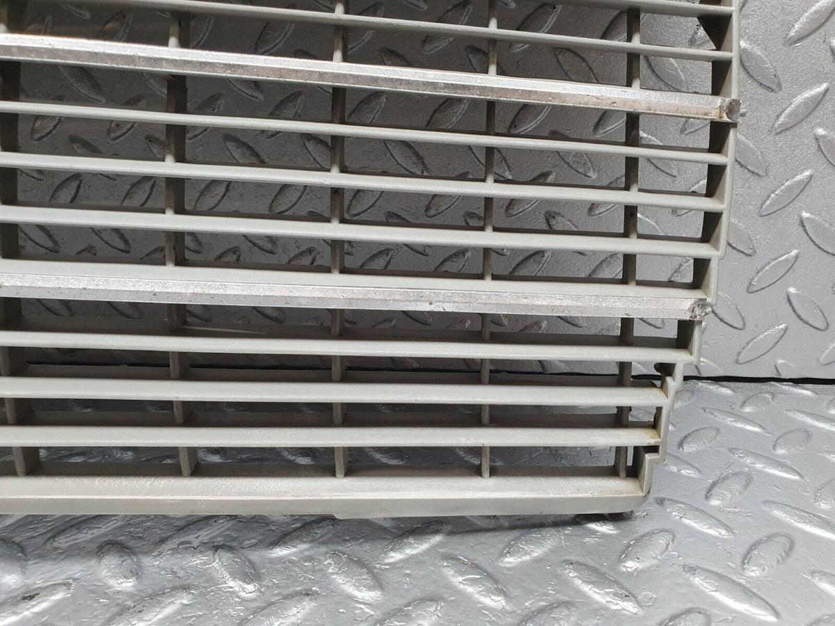 44103 Mercedes-Benz C123 230CE Coupe Bonnet Grill