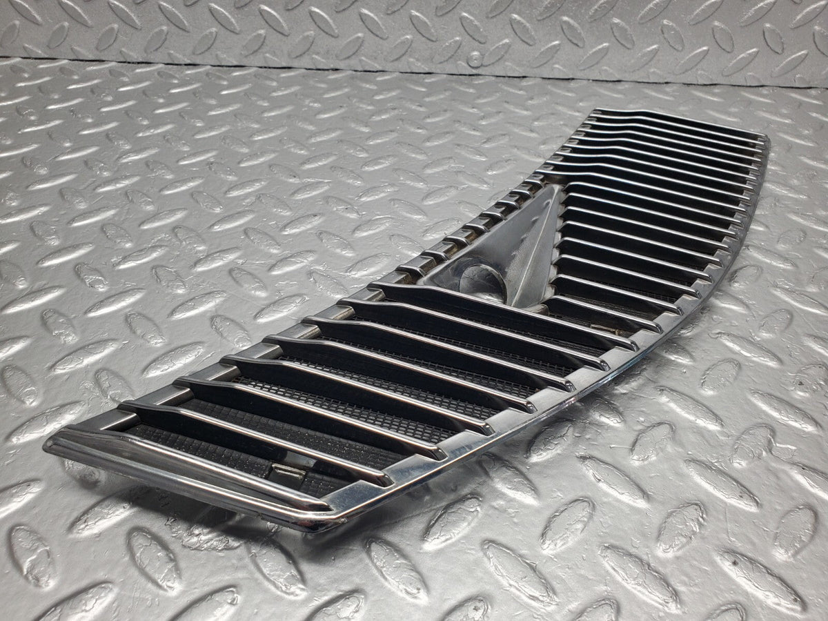 48707 Mercedes-Benz W123 Air Intake Grill Right Side