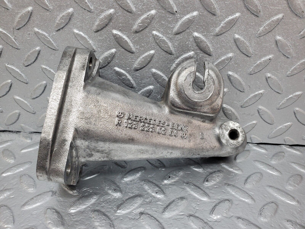 45429 Mercedes-Benz 280E M110.983 Engine Mount Bracket Left Side A1232230204
