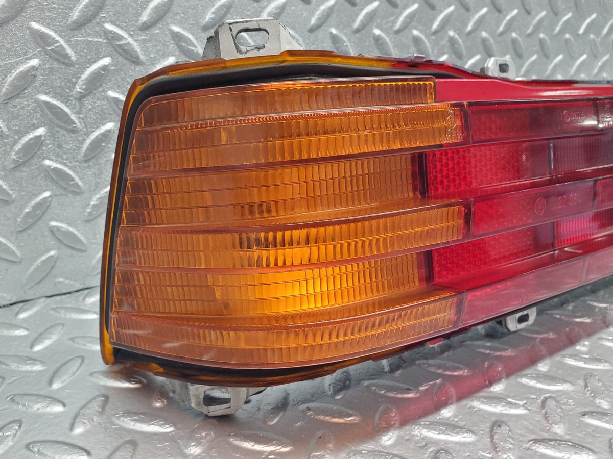 48689 Mercedes-Benz W123 Tail Light Left Side Hella 0053240R38