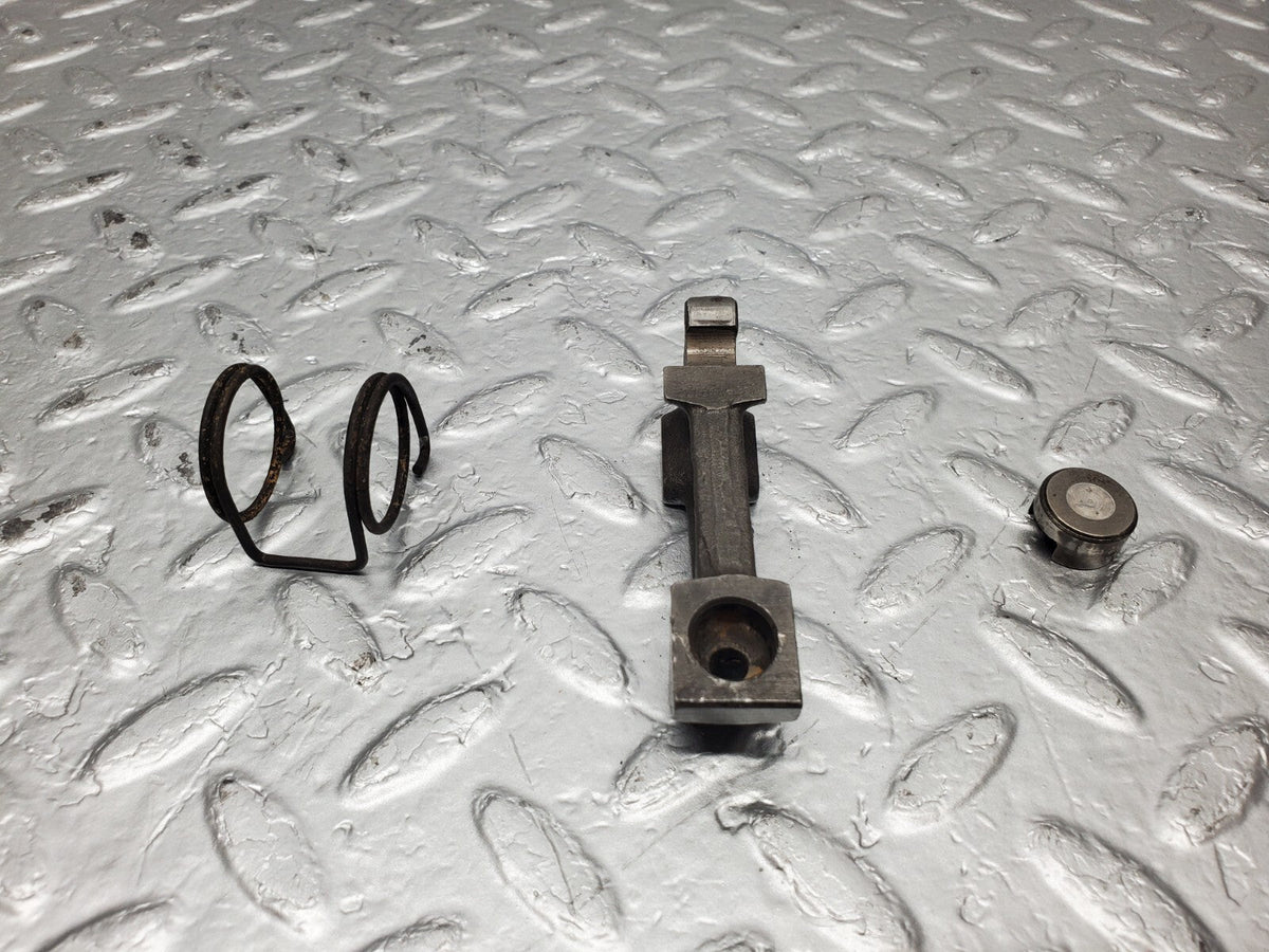 48883 Mercedes-Benz W108 Valve Rocker Arm With Retaining Spring & Tappet