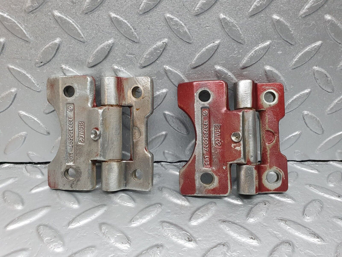 40949 Mercedes-Benz W126 300SE Door Hinge Pair Right A1237200037
