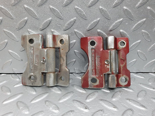 40949 Mercedes-Benz W126 300SE Door Hinge Pair Right A1237200037