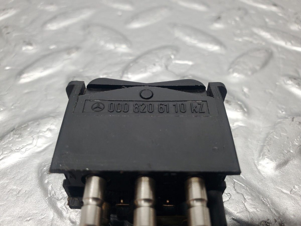 47370 Mercedes-Benz C126 500SEC Coupe Rear Windscreen Defroster Switch A0008206110