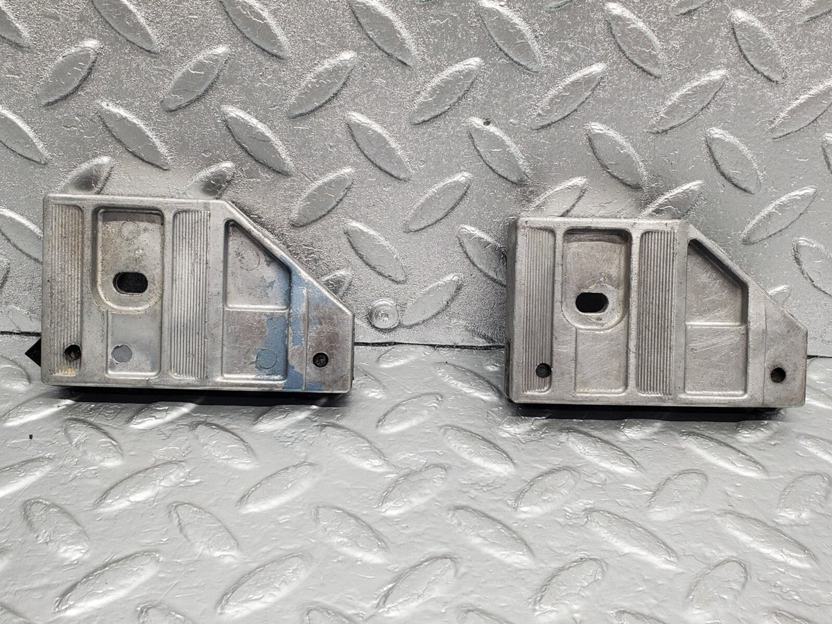 48310 Mercedes-Benz C126 Coupe Door Window Guide Bracket A1267250332