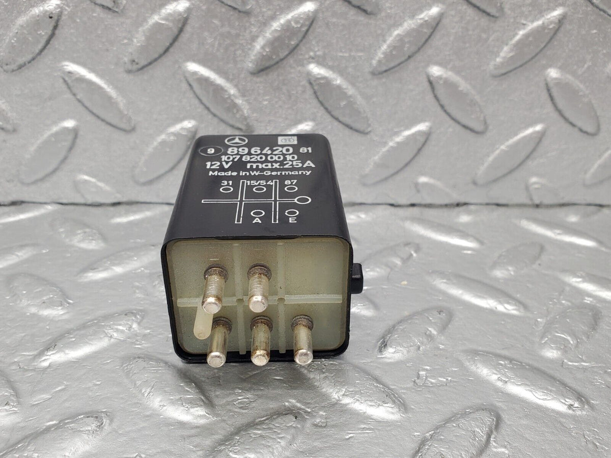 46487 Mercedes-Benz C123 280CE Coupe Rear Heated Window Relay A1078200010