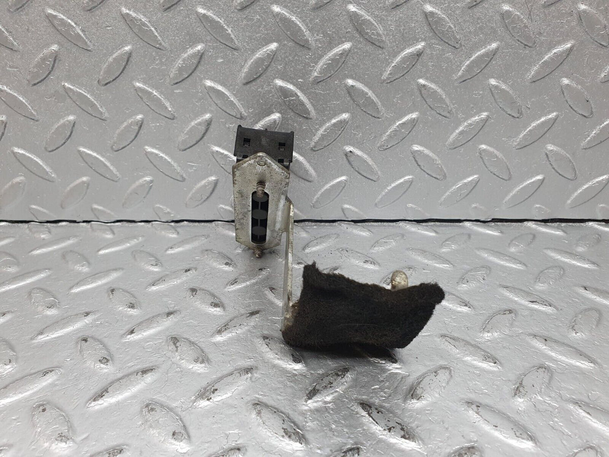 41108 Mercedes-Benz W126 300SE Cable Wire Connector A1235400369
