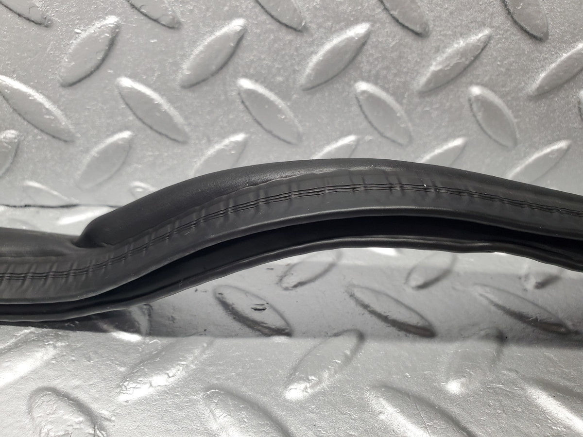 49385 Mercedes-Benz A124 320E Cabriolet Firewall Rubber Seal