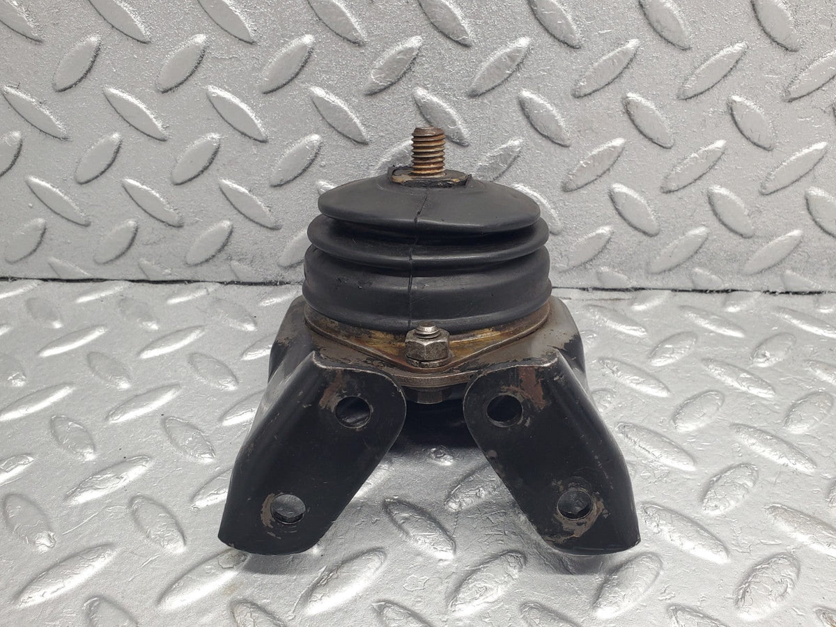 50475 Mercedes-Benz W108 Manual Gearbox Rubber Mounting Bracket 036983