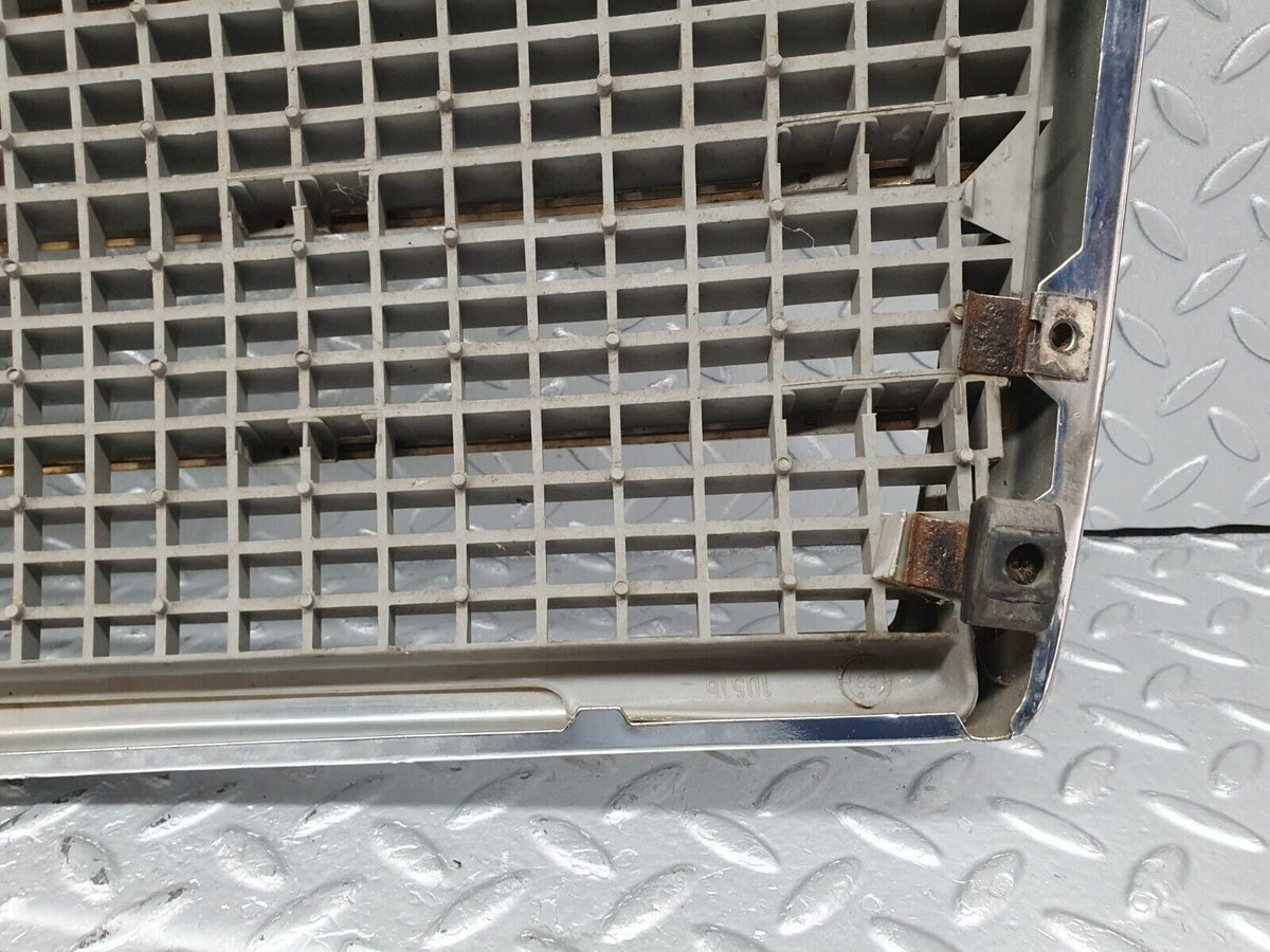 41221 Mercedes-Benz W126 300SE Bonnet Grill Chrome A1268880423