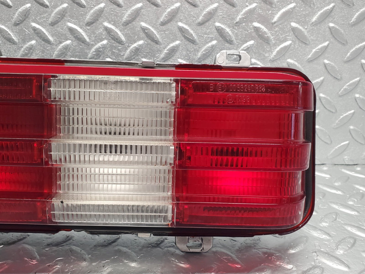48689 Mercedes-Benz W123 Tail Light Left Side Hella 0053240R38