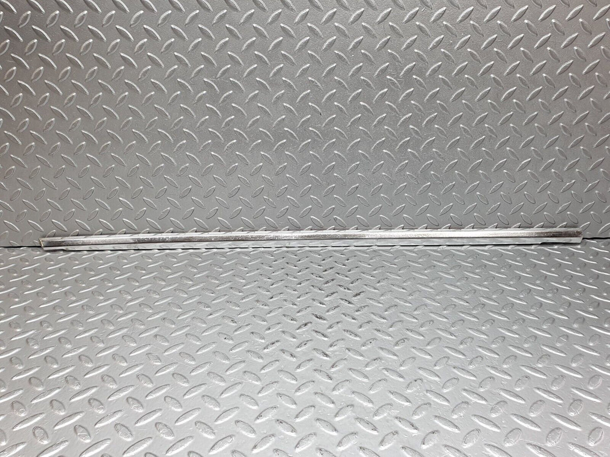 41189 Mercedes-Benz W126 300SE Front Right Door Chrome Moulding Trim