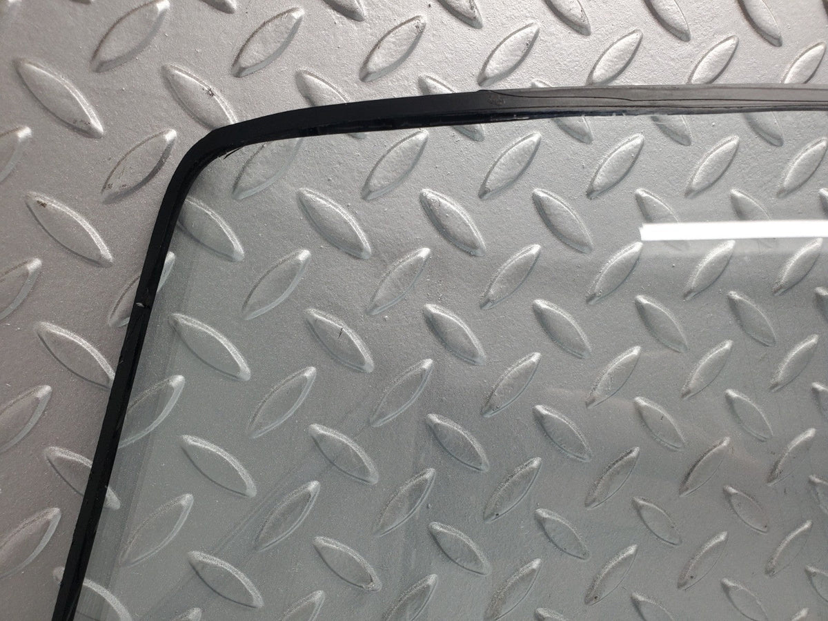 50654 Mercedes-Benz W108 280SE 3.5 Rear Heated Windscreen