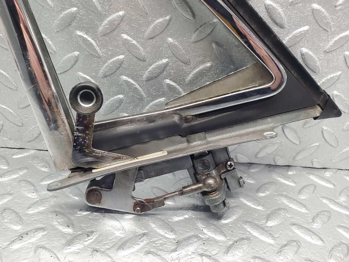 48551 Mercedes-Benz W108 Front Left Quarter Window