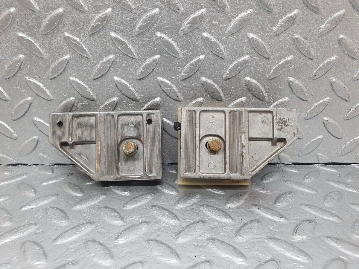 43581 Mercedes-Benz C126 380SEC Coupe Door Window Guide Bracket A1267250332