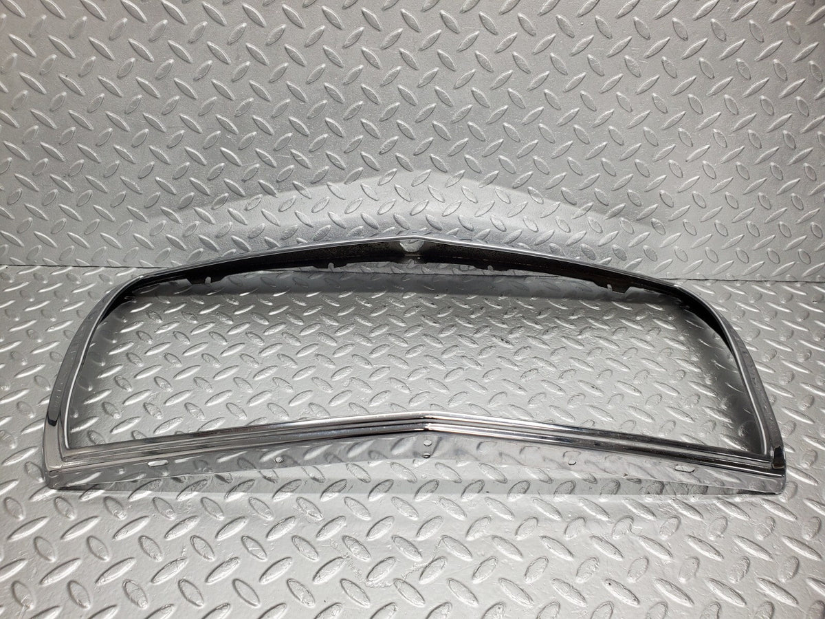 48754 Mercedes-Benz W123 Bonnet Grill Chrome Frame