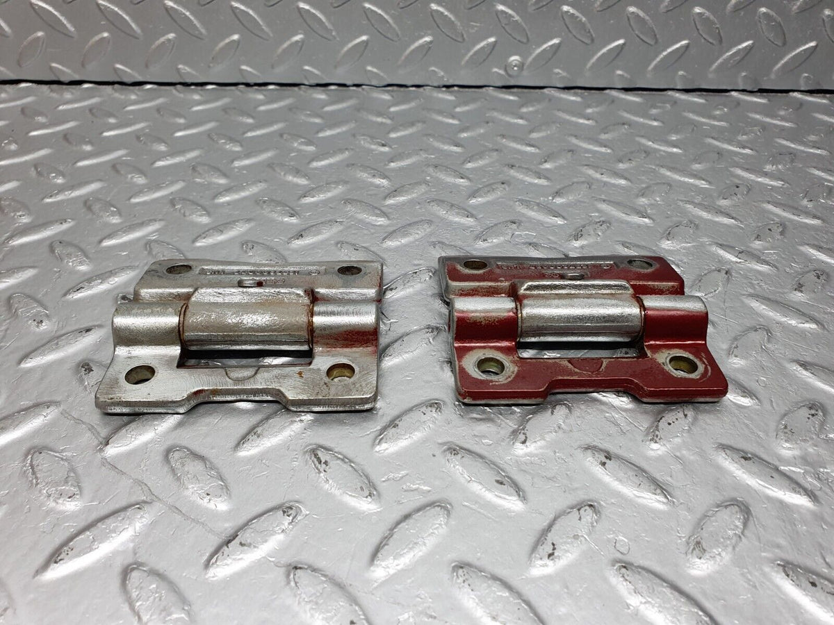 40949 Mercedes-Benz W126 300SE Door Hinge Pair Right A1237200037