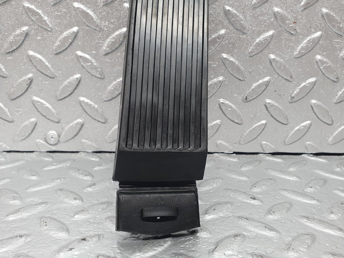 43912 Mercedes-Benz C123 230CE Coupe Accelerator Pedal With Rubber A1233010082