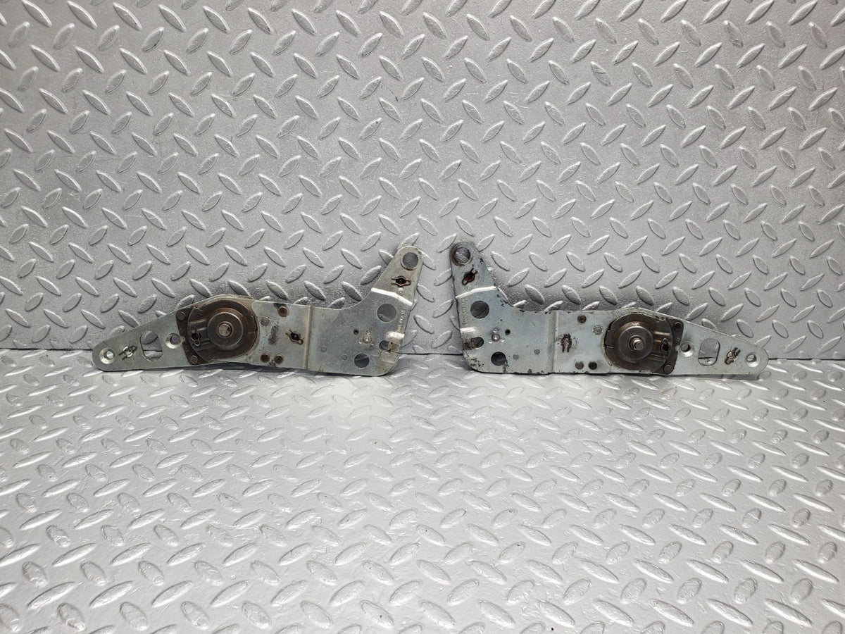 50132 Mercedes-Benz R107 SL Front Left Seat Hinge Pair A0019100885 A0019101186