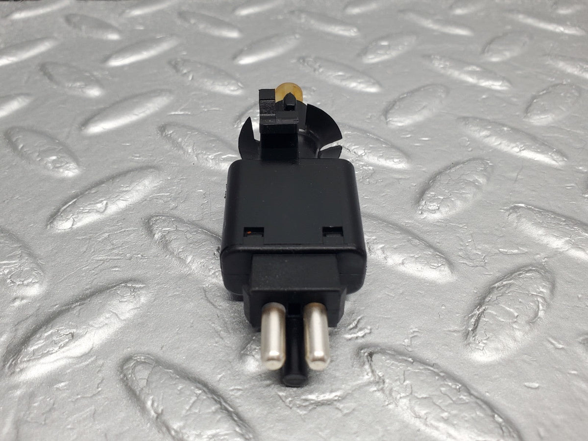 49118 Mercedes-Benz A124 320E Cabriolet Brake Light Switch A0005457709