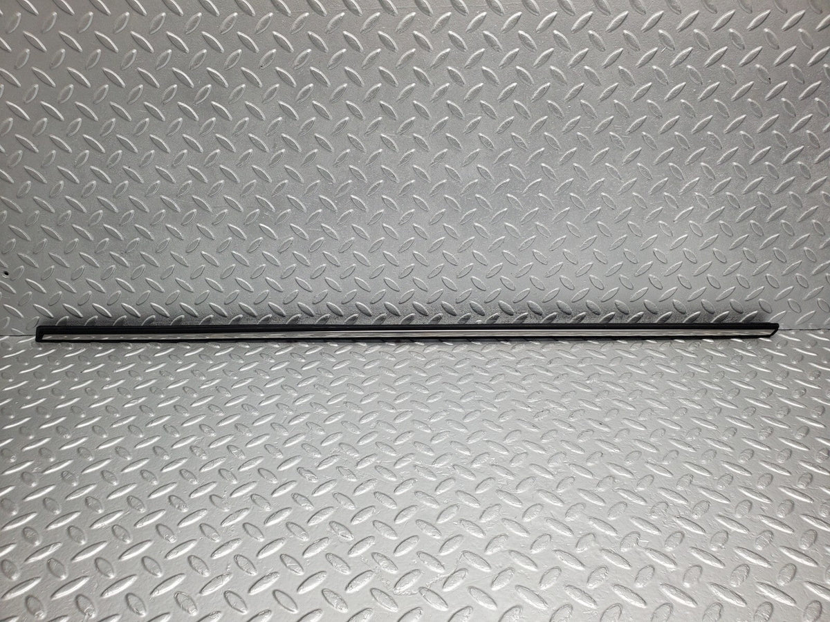 48695 Mercedes-Benz W123 Rear Right Centre Door Moulding Trim