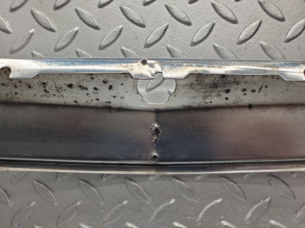 48753 Mercedes-Benz W123 Bonnet Grill Chrome Frame