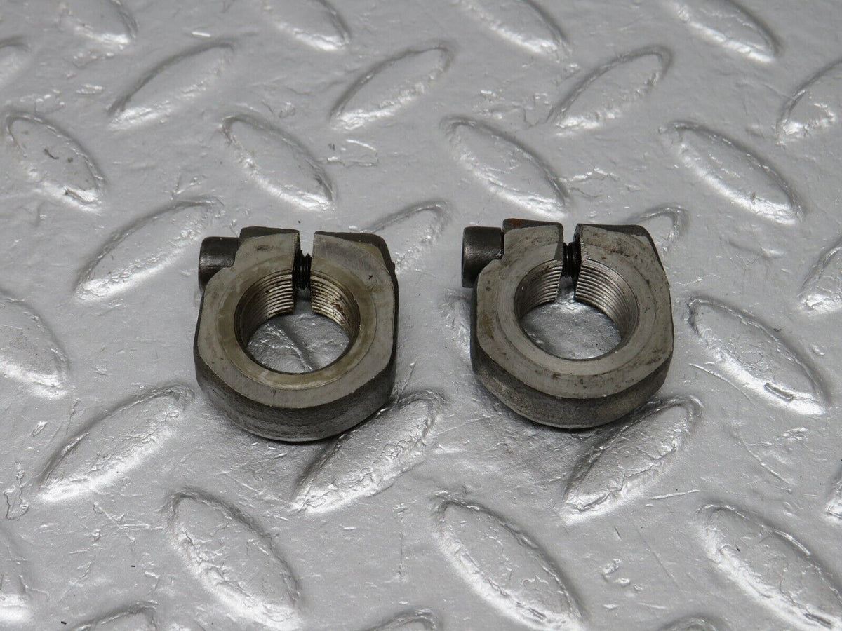 40667 Mercedes-Benz W123 300D Wheel Hub Locking Cap Sets