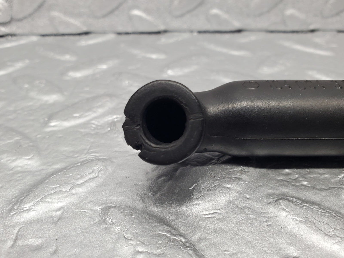 49272 Mercedes-Benz A124 320E Cabriolet Crankcase Breather Hose Pipe A1040943682