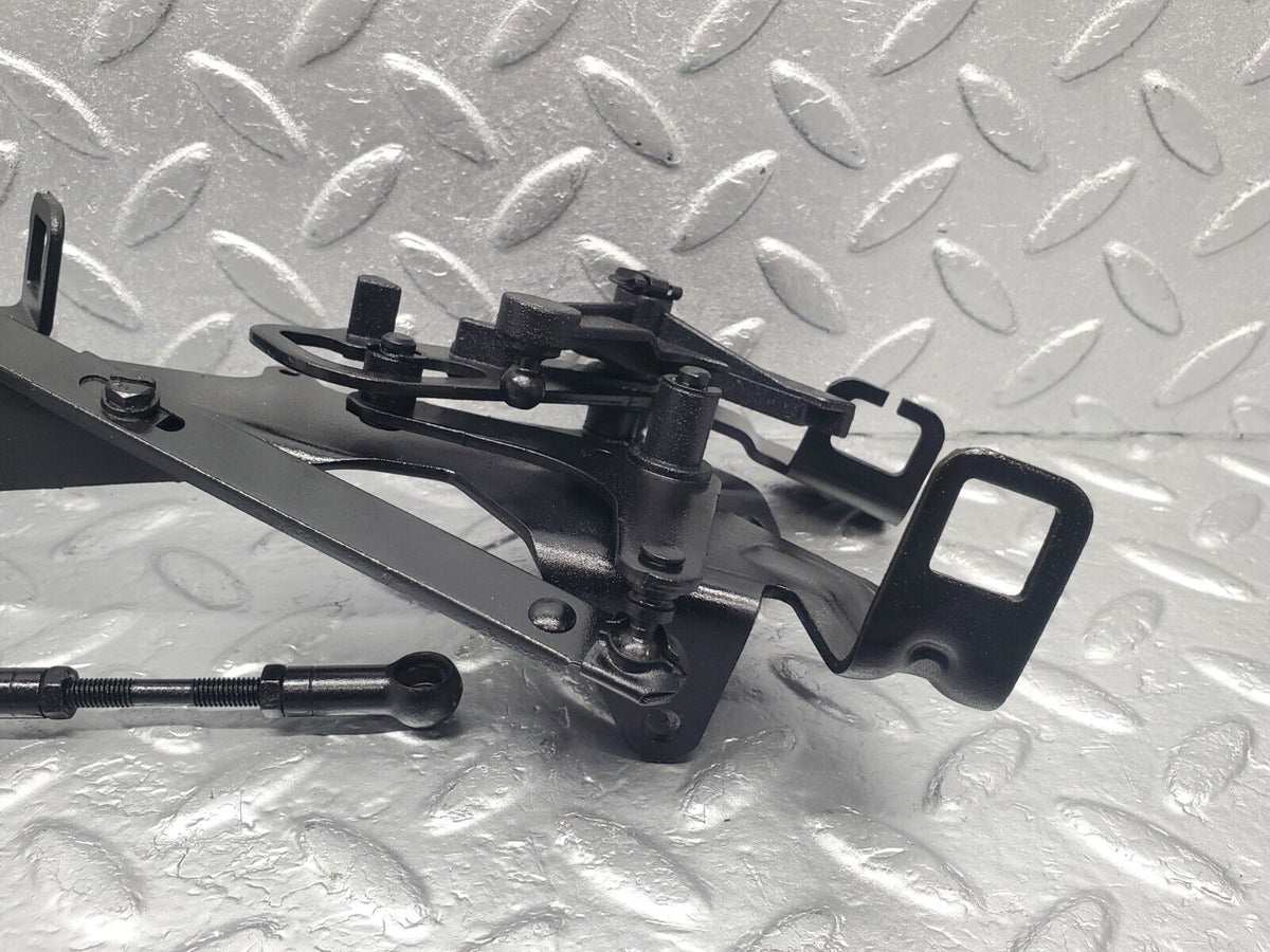 46187 Mercedes-Benz W124 280E Throttle Linkage A1040702321