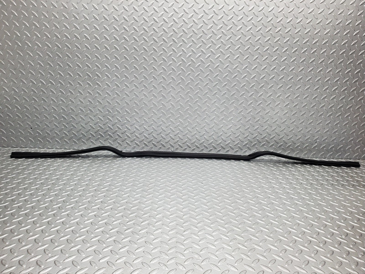 49385 Mercedes-Benz A124 320E Cabriolet Firewall Rubber Seal