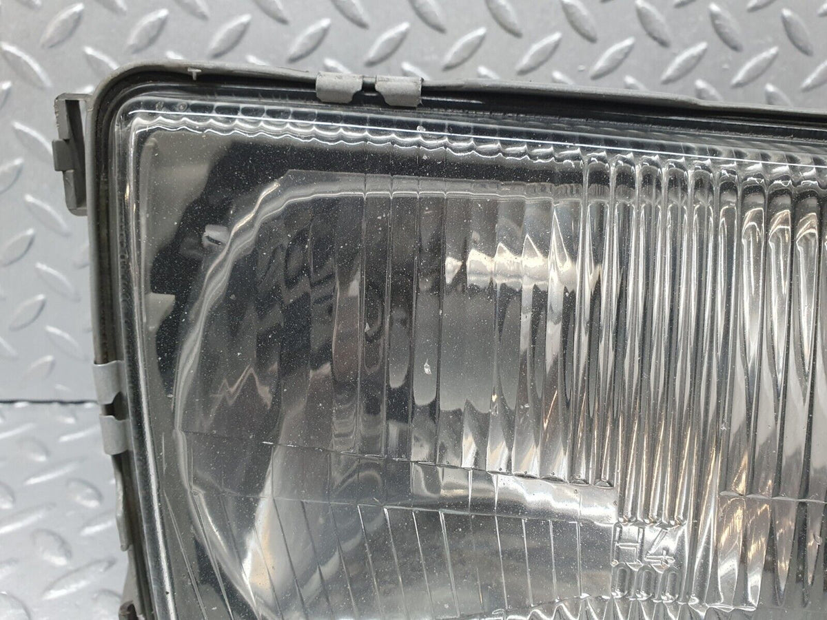 41013 Mercedes-Benz W126 300SE Headlight Right Side Bosch A1268209361 030106570