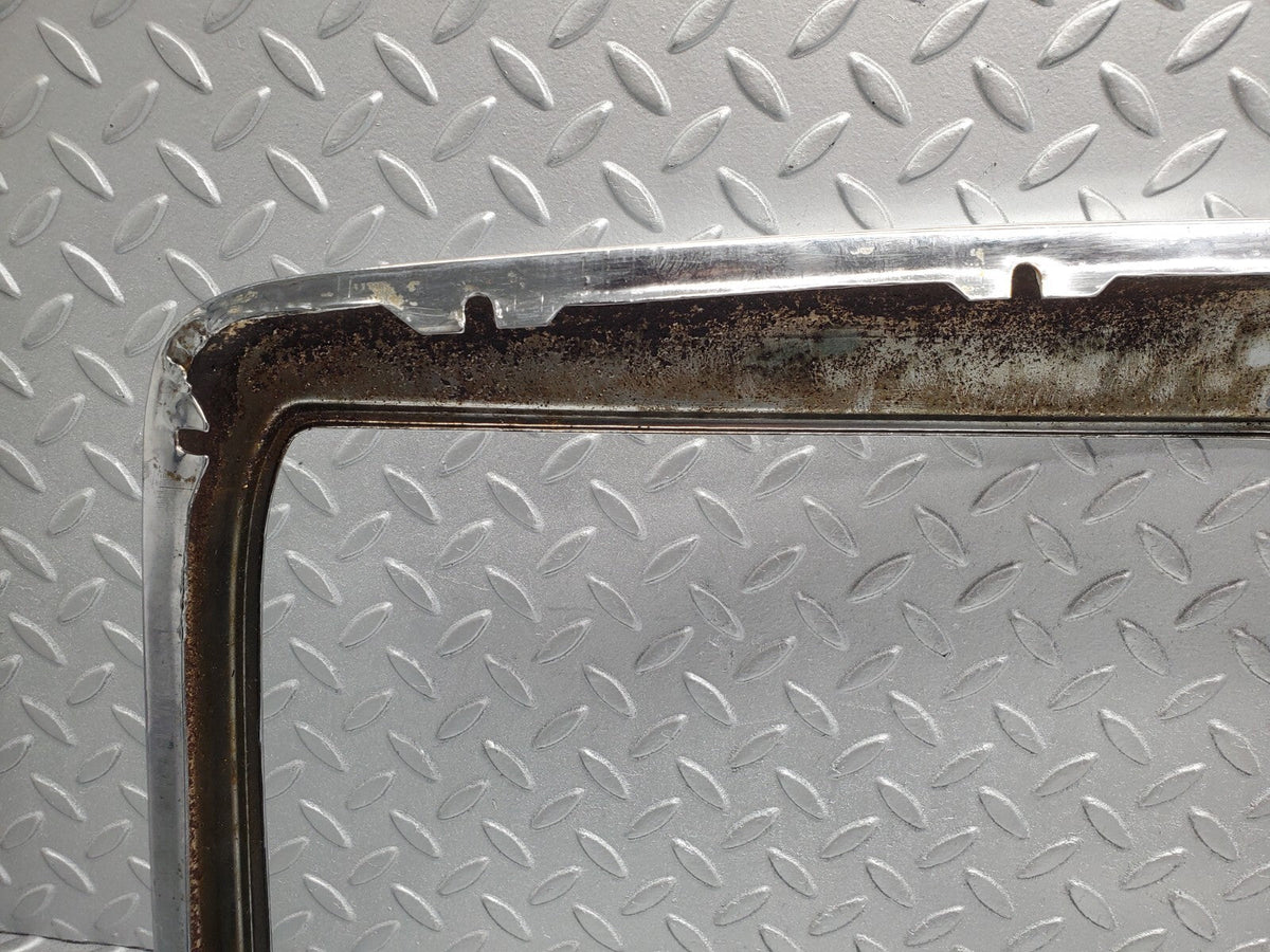 48694 Mercedes-Benz W123 Bonnet Grill Frame Chrome