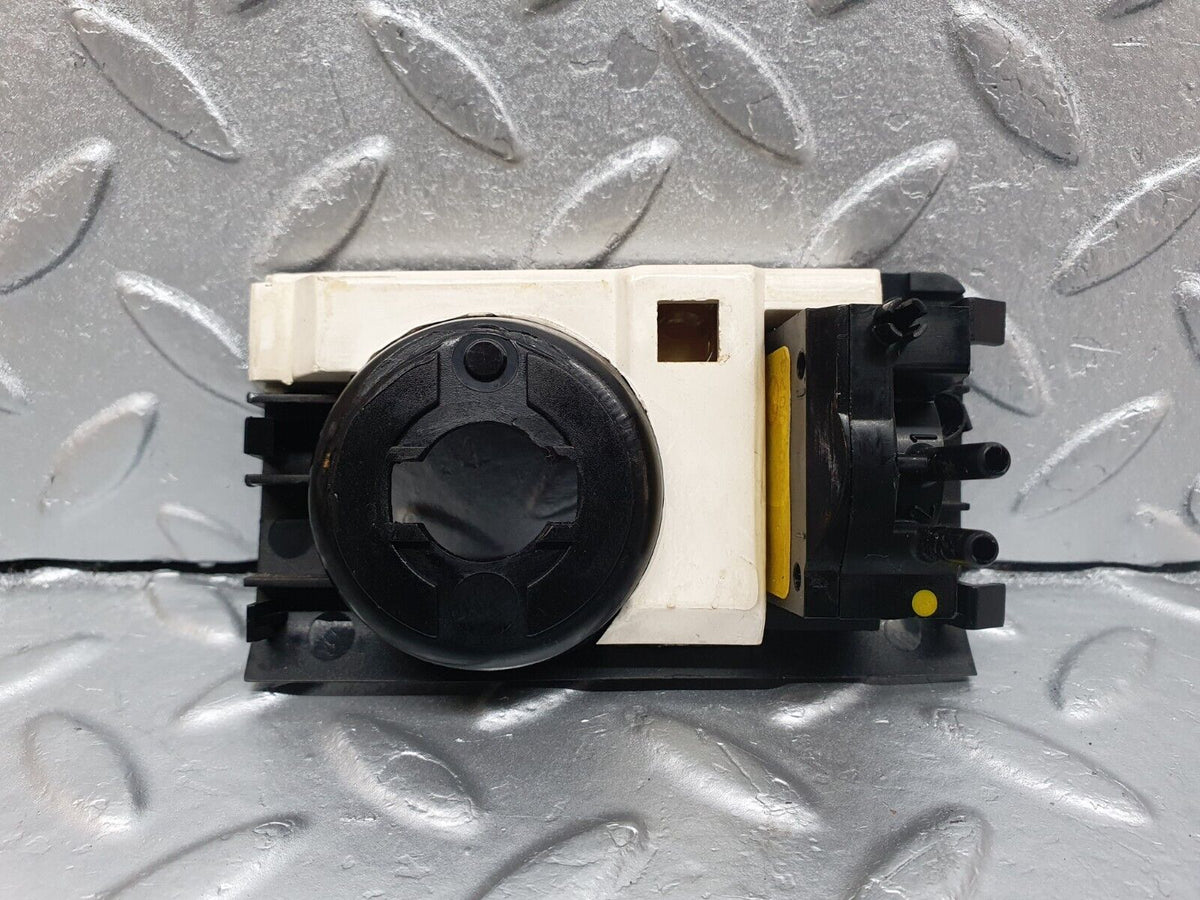 40922 Mercedes-Benz W126 300SE Headlight Switch Surround & Switch A1268000073