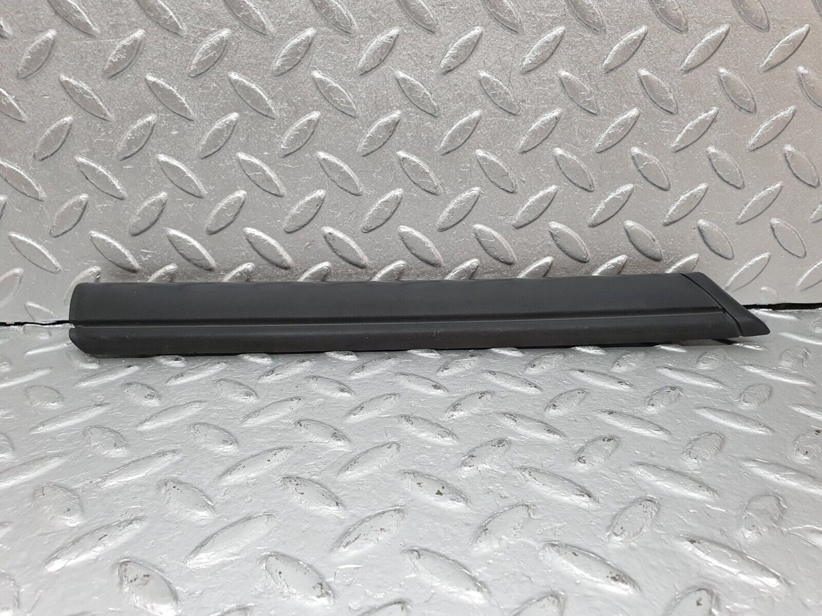 41426 Mercedes-Benz W124 200E Front Left Fender Wing Centre Moulding Trim
