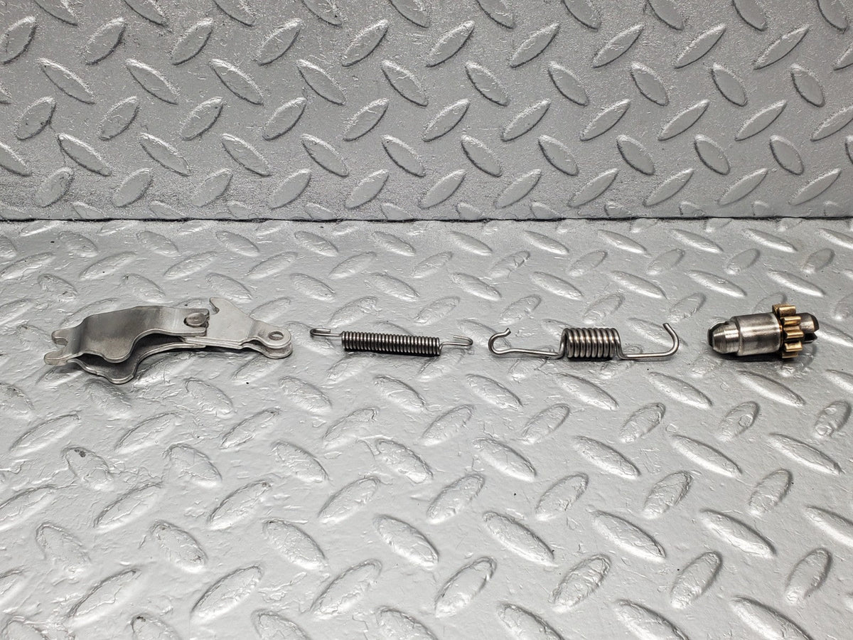 50937 Mercedes-Benz W108 280SE 3.5 Handbrake Shoe Accessory Set