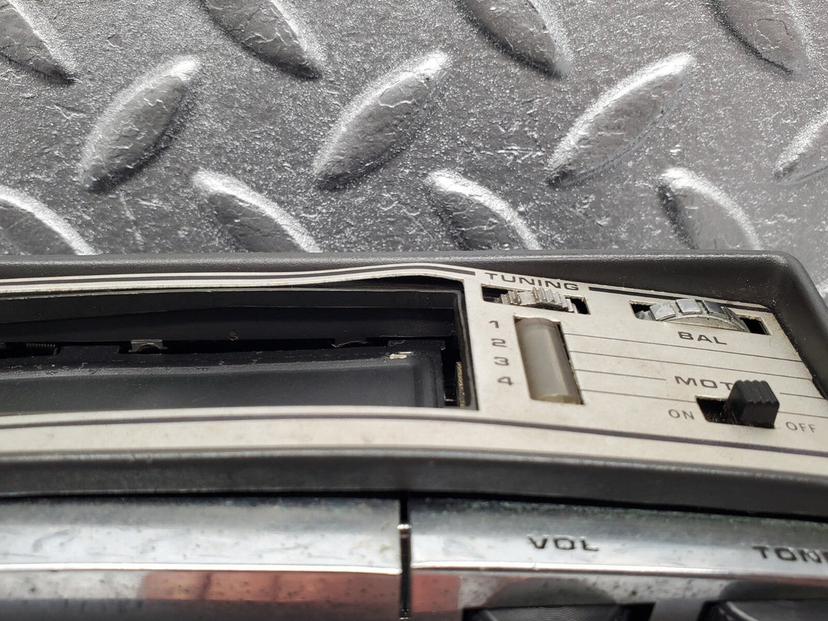 48801 Mercedes-Benz Sanyo Classic Car Radio