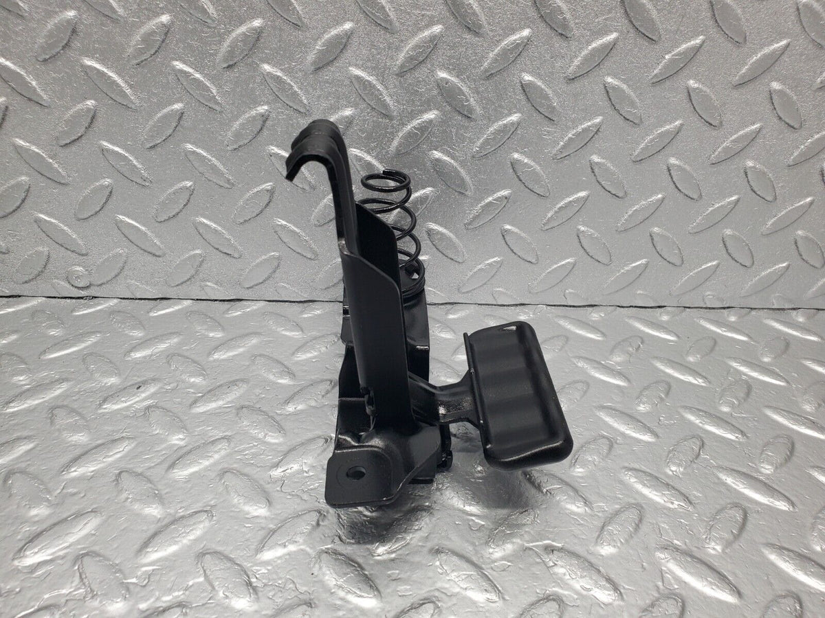 47731 Mercedes-Benz R230 350SL Coupe Bonnet Lock Catch A2308800164