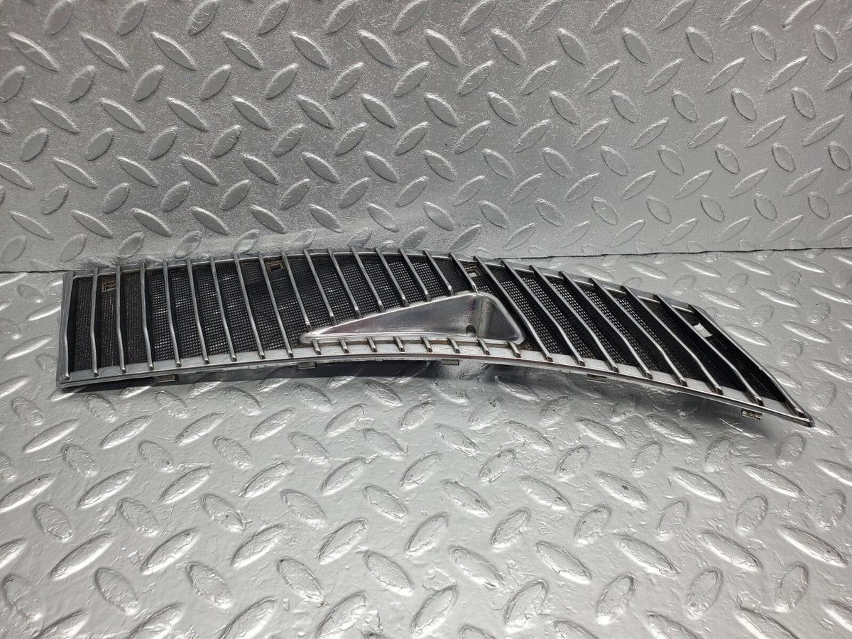 48707 Mercedes-Benz W123 Air Intake Grill Right Side
