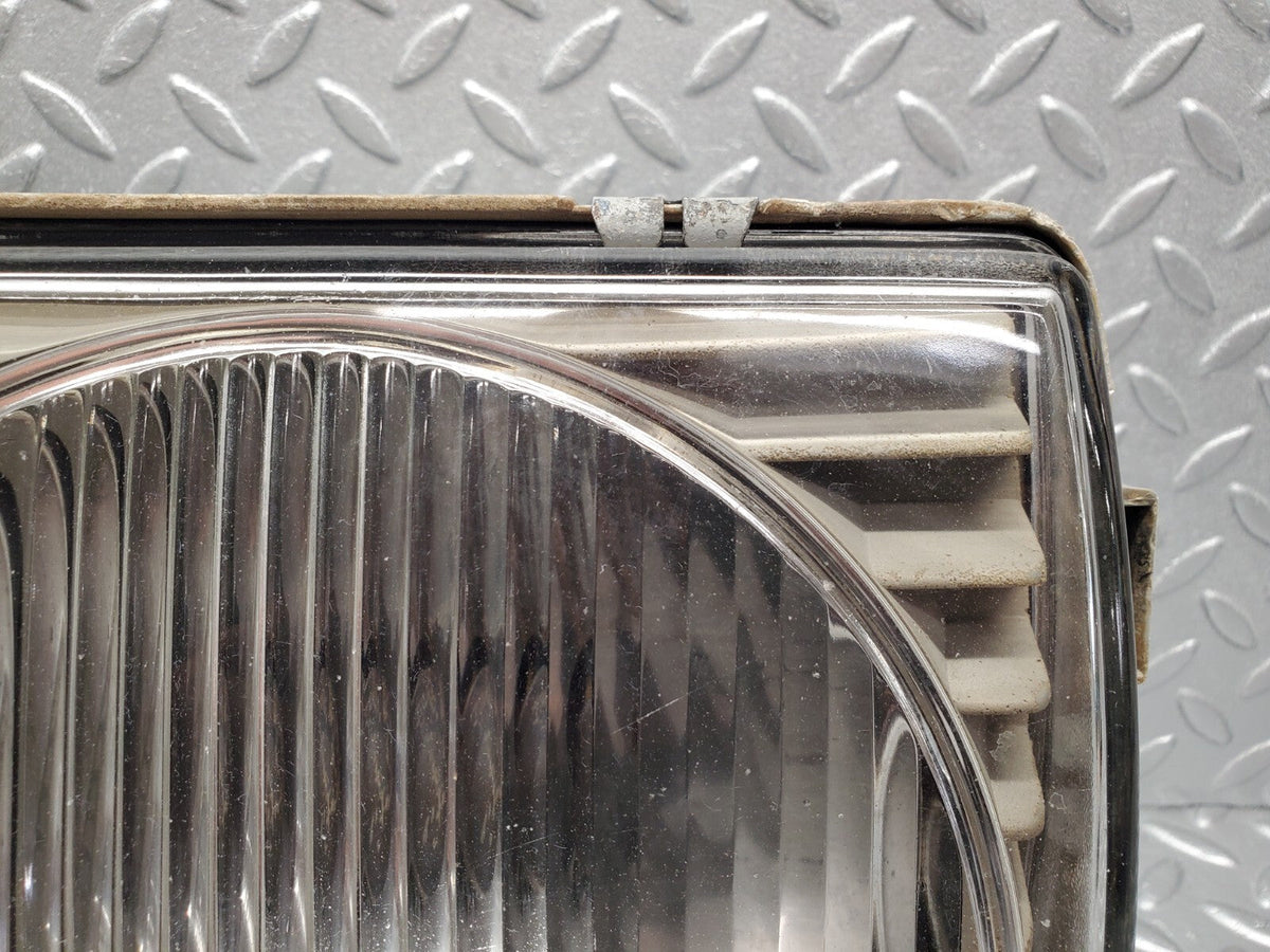 48727 Mercedes-Benz W123 Headlight Left Side Hella 117683-00 LI