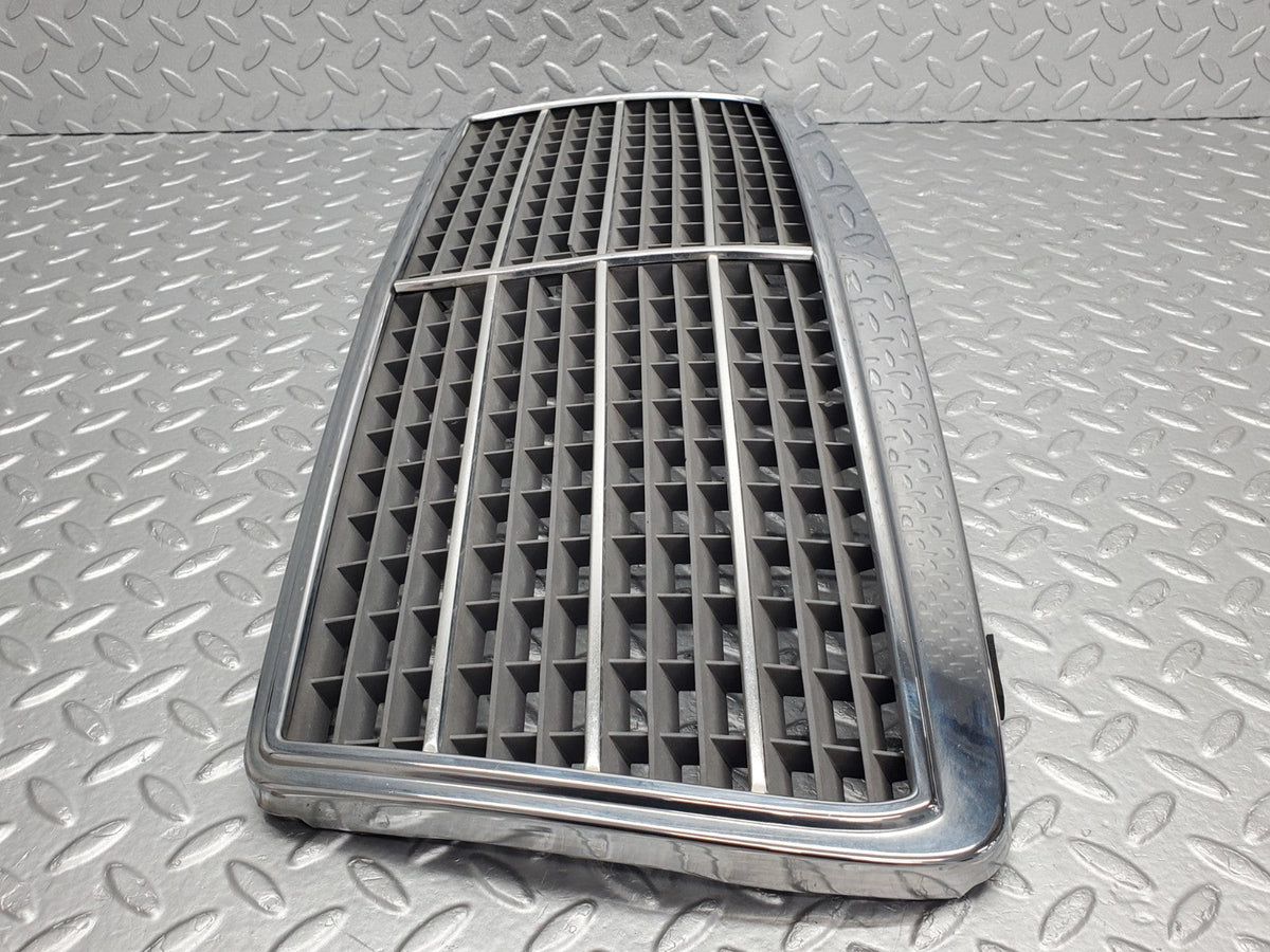 49310 Mercedes-Benz A124 320E Cabriolet Bonnet Grill Chrome A1248880323