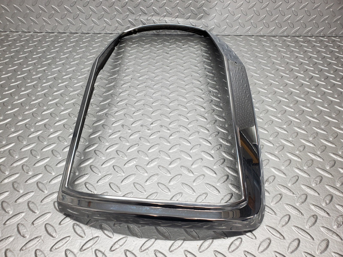 48753 Mercedes-Benz W123 Bonnet Grill Chrome Frame