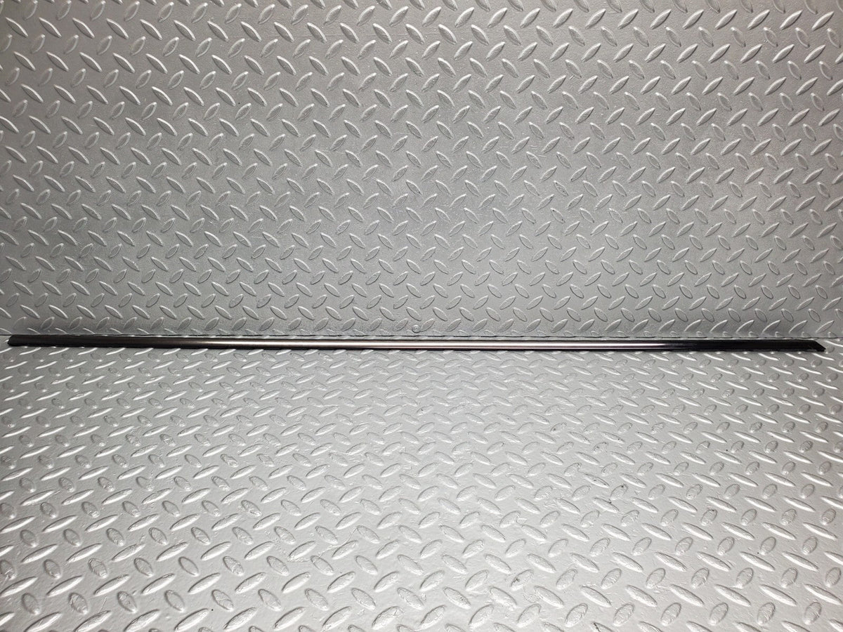 49064 Mercedes-Benz A124 320E Cabriolet Right Door Window Moulding Trim