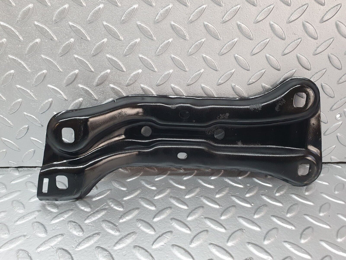 41950 Mercedes-Benz W202 C200 Gearbox Mount Bracket A2022420701